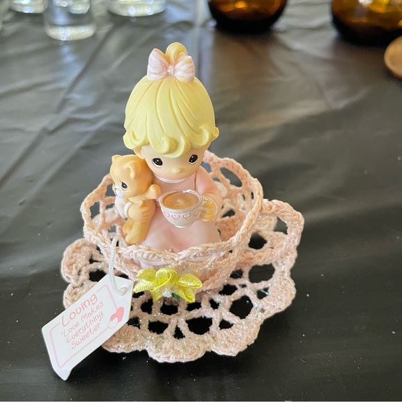 Precious Moments teacup figurine “ love makes everything sweeter” - Picture 1 of 3